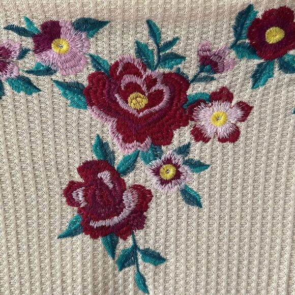 UMGEE FLORAL EMBROIDERED OFF THE SHOULDER CROCHET TOP CREAM SIZE SMALL - Picture 5 of 9